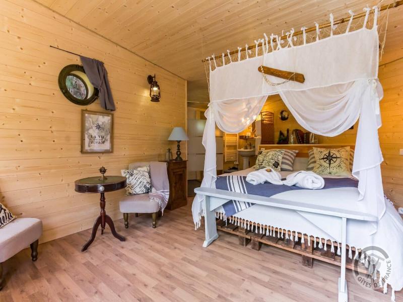 Le Moulin Des Tra Ans image