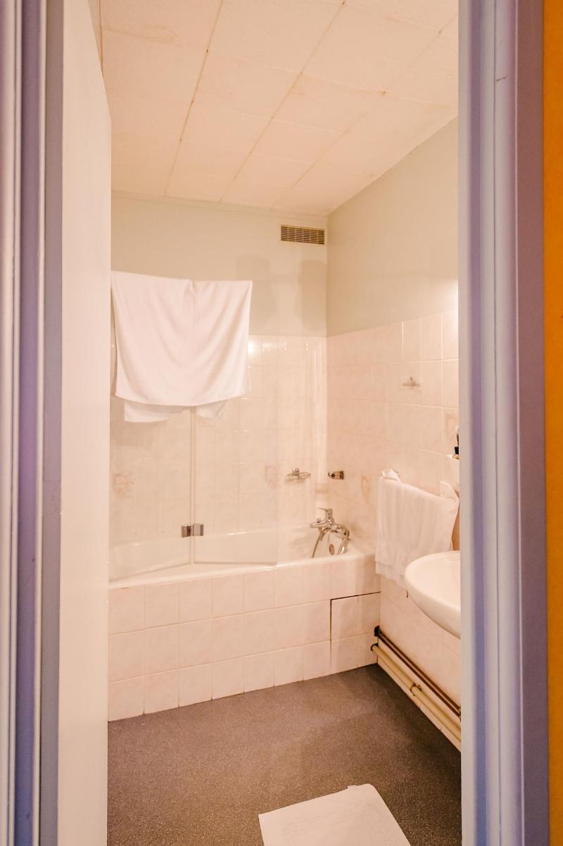 Hotel Le Commerce image