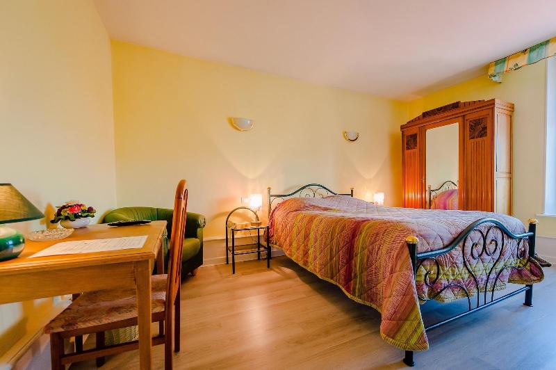 Hotel Le Commerce image