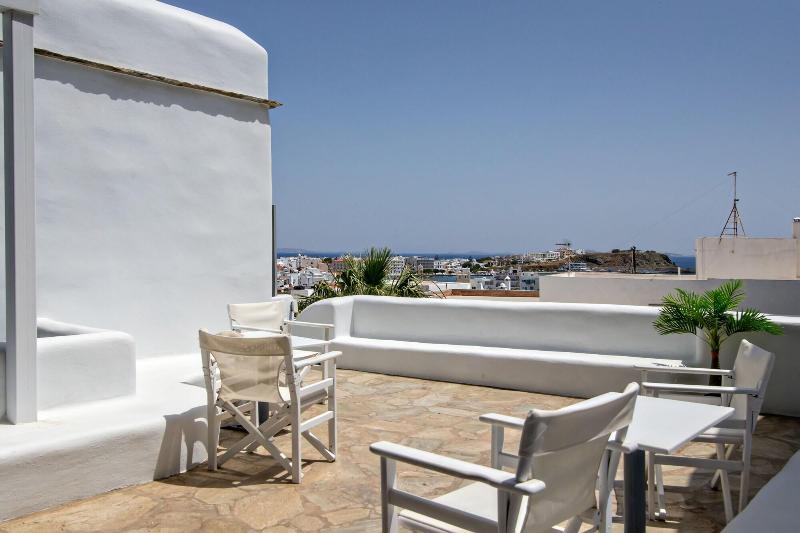 Onar Hotel And Suites image