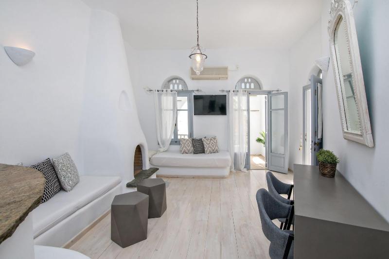Onar Hotel And Suites image