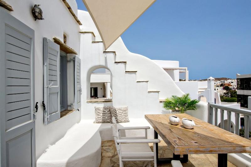 Onar Hotel And Suites image