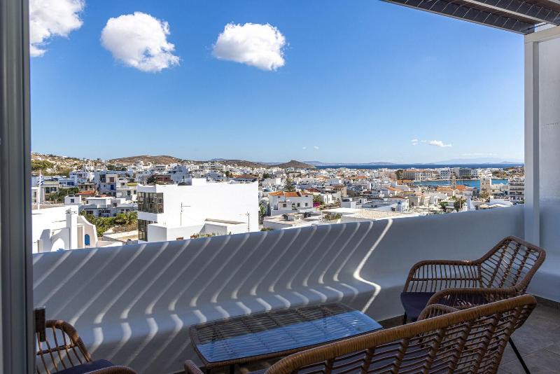 Onar Hotel And Suites image