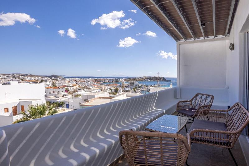 Onar Hotel And Suites image