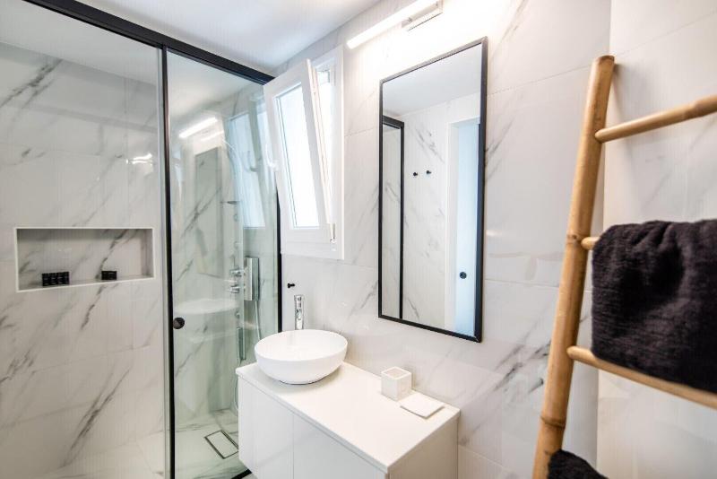 Onar Hotel And Suites image
