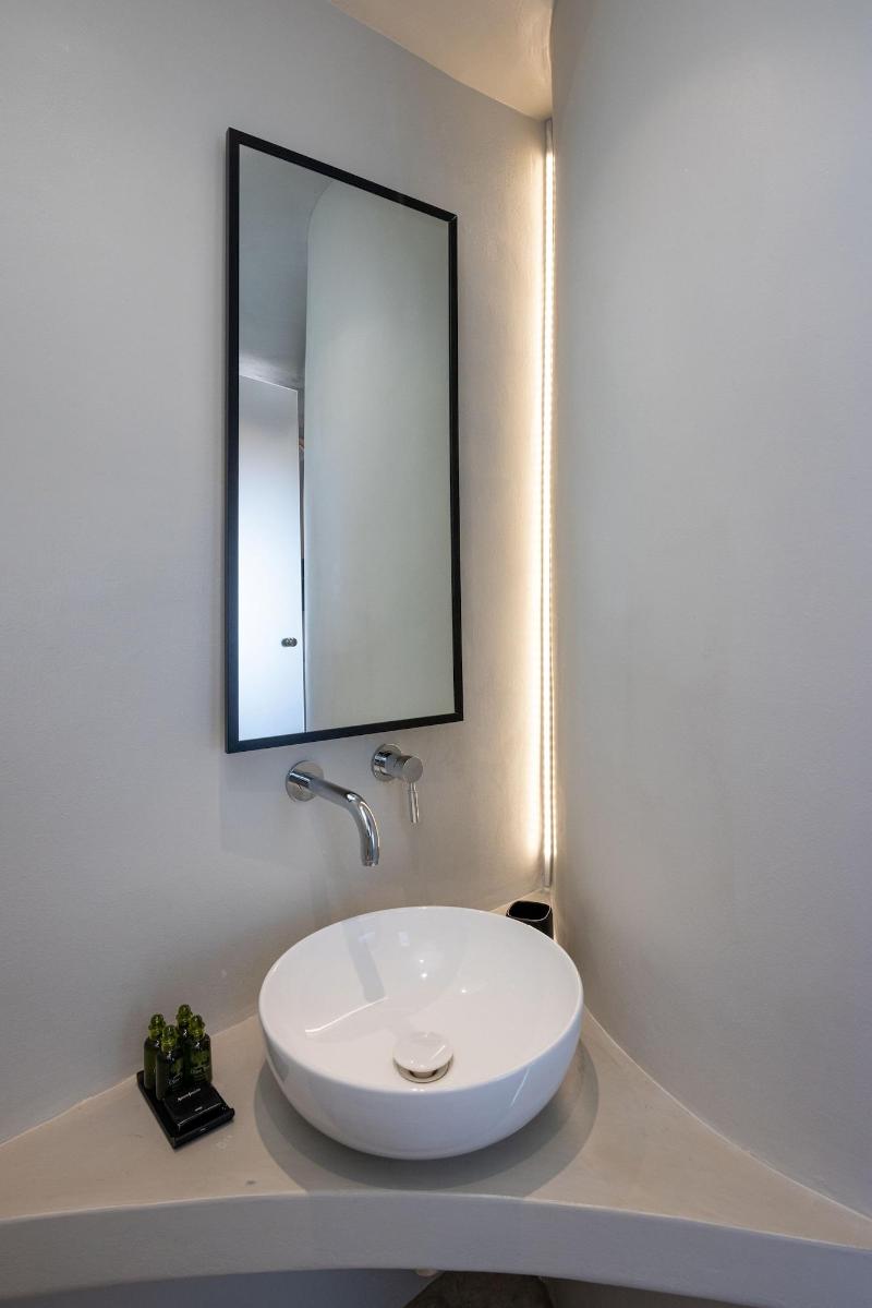 Onar Hotel And Suites image