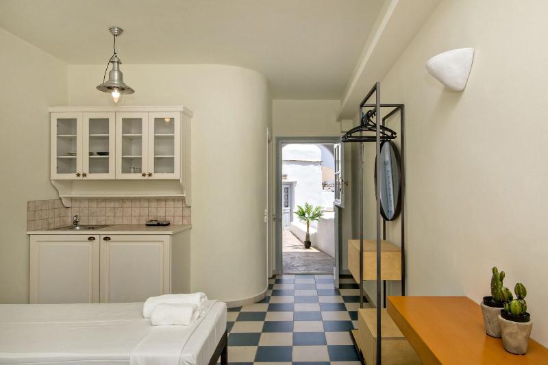Onar Hotel And Suites image