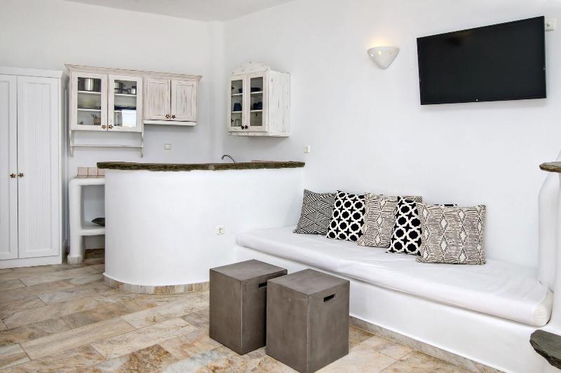 Onar Hotel And Suites image