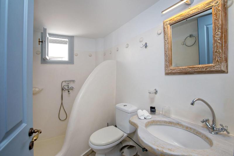 Onar Hotel And Suites image