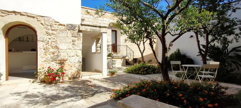 Oikia Vacanze Giuggianello Le Bey image