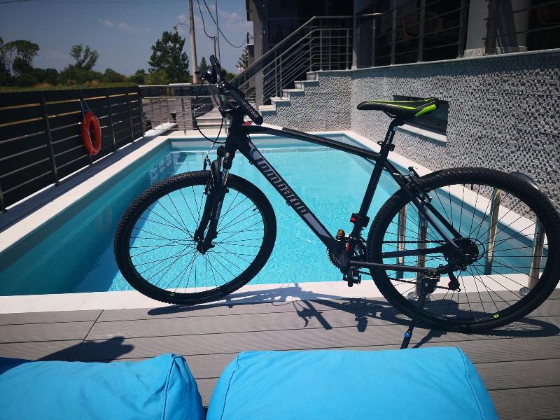 Peloton Inn image