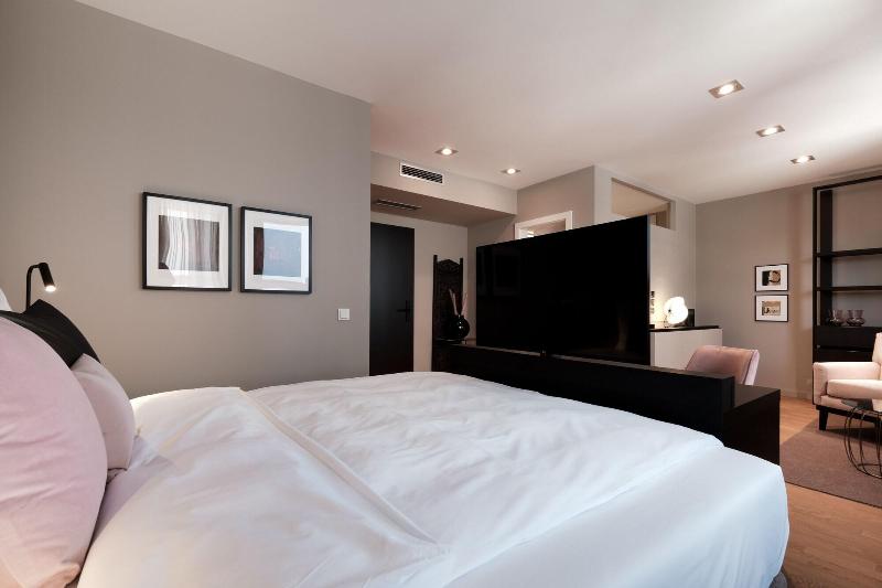 Saxx Hotel Theater Karree image