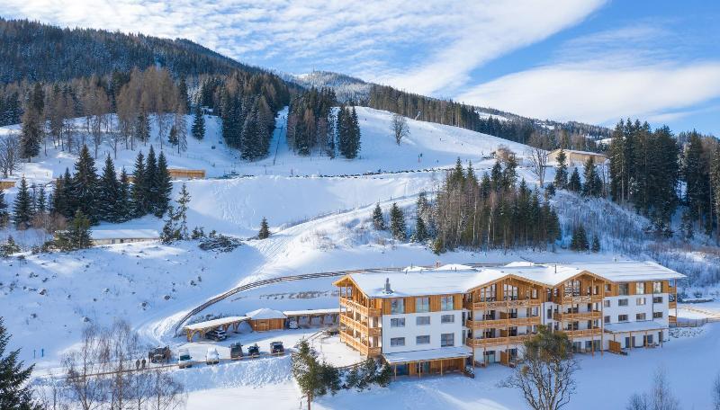 Skylodge Alpine Homes image