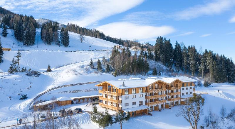 Skylodge Alpine Homes image