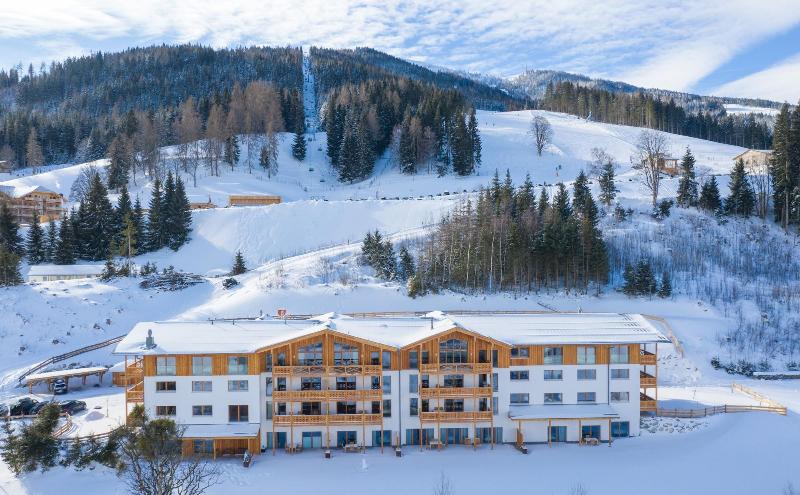 Skylodge Alpine Homes image