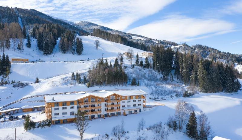 Skylodge Alpine Homes image