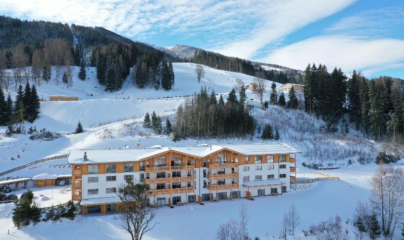 Skylodge Alpine Homes image