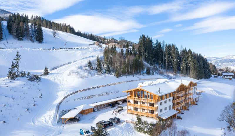 Skylodge Alpine Homes image