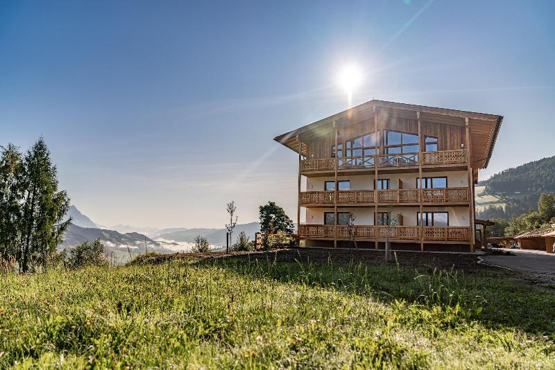 Skylodge Alpine Homes image