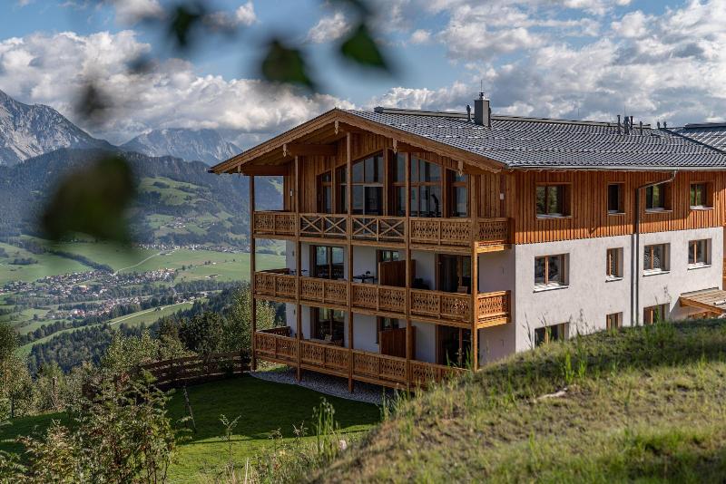 Skylodge Alpine Homes image