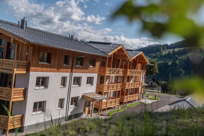 Skylodge Alpine Homes image