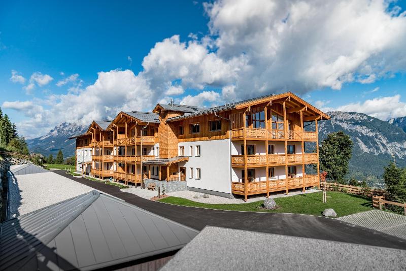 Skylodge Alpine Homes image