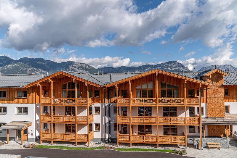 Skylodge Alpine Homes image