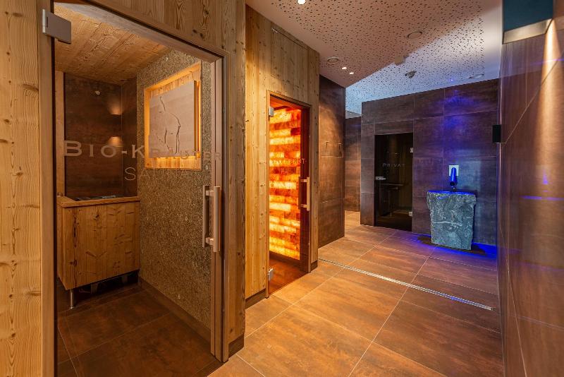 Skylodge Alpine Homes image