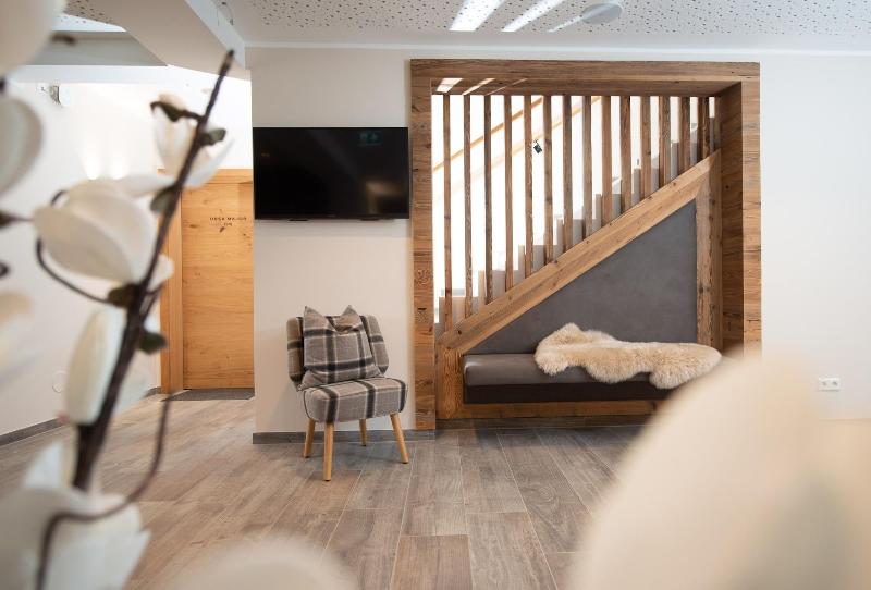 Skylodge Alpine Homes image