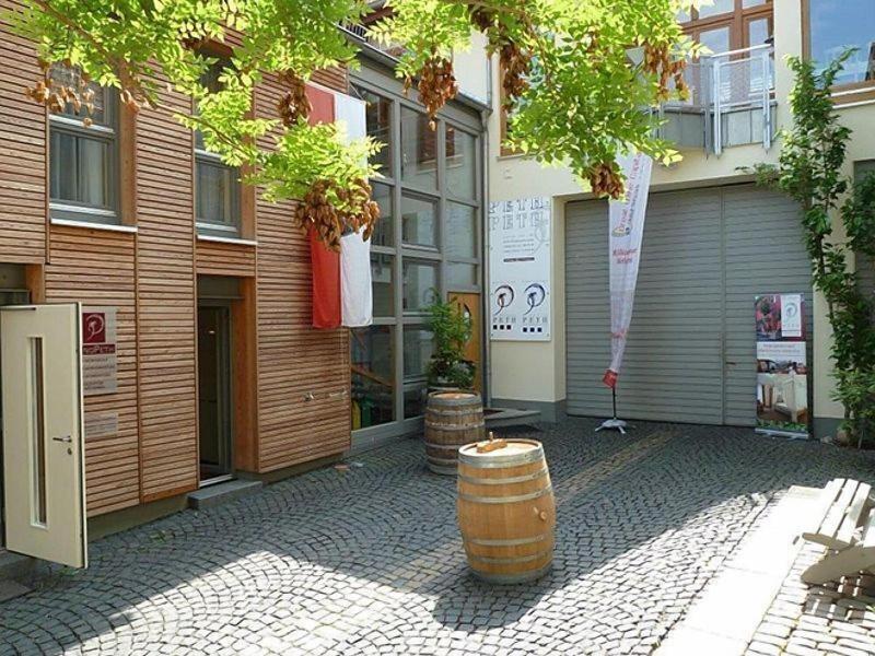 Ga Stehaus Und Weingut Peth image