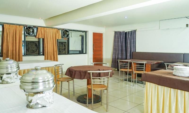 Lals Plaza Hotel