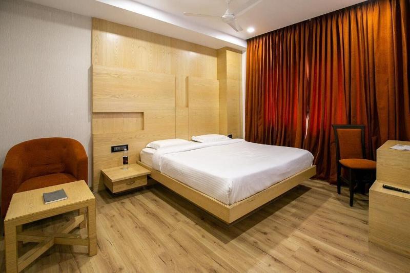 Pph Living Railotel — view