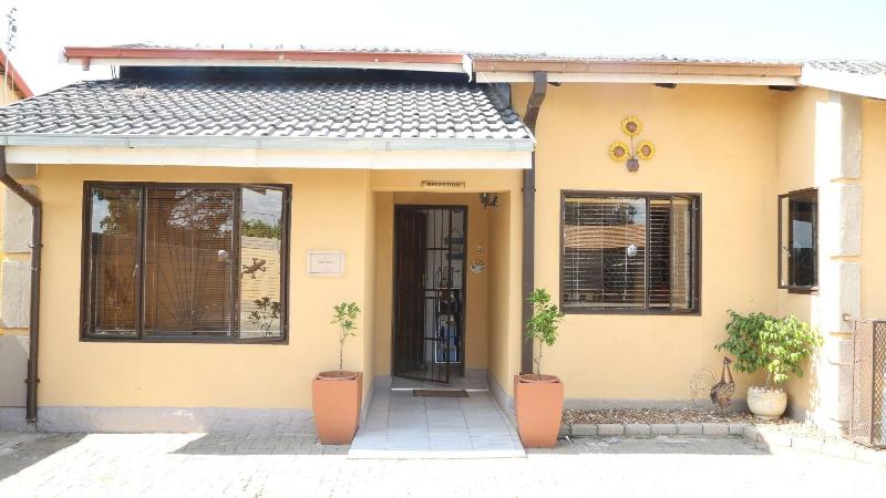 Roba Monakedi Guest Lodge image