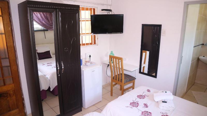 Roba Monakedi Guest Lodge image