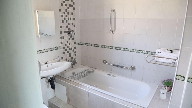 Roba Monakedi Guest Lodge image