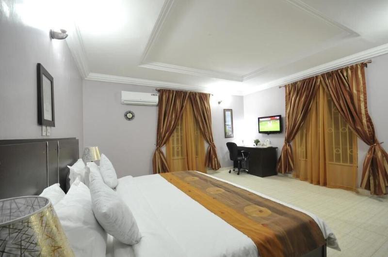 Princeville Hotels 5