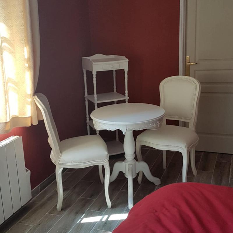 La Table De Pierre image