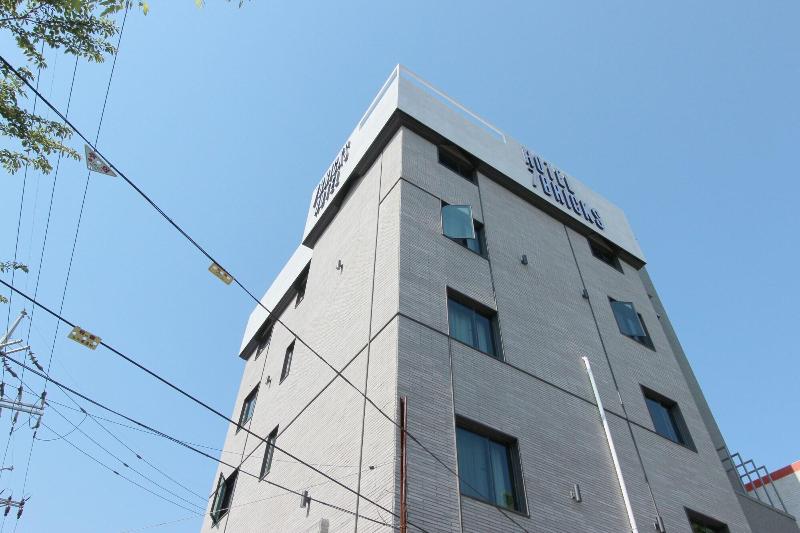 Seven Bricks Hotel image