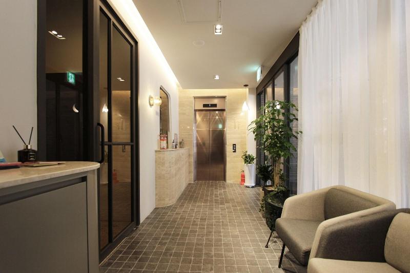 Seven Bricks Hotel image