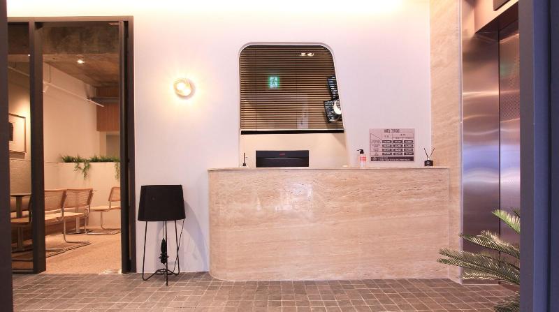 Seven Bricks Hotel image