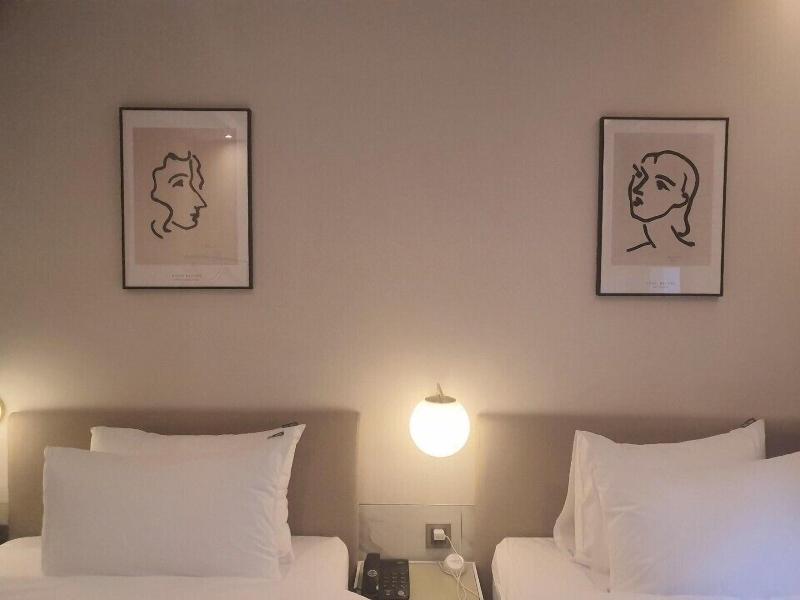 Seven Bricks Hotel image