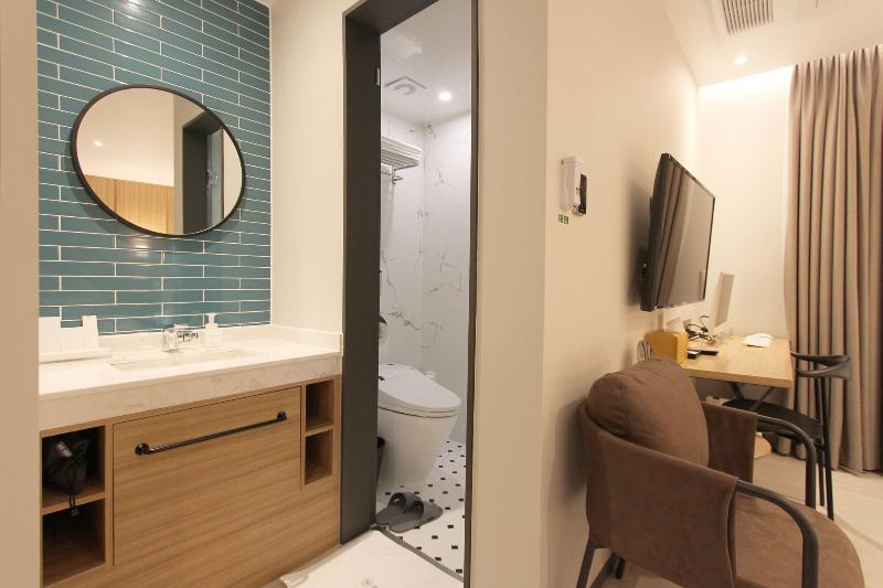 Seven Bricks Hotel image