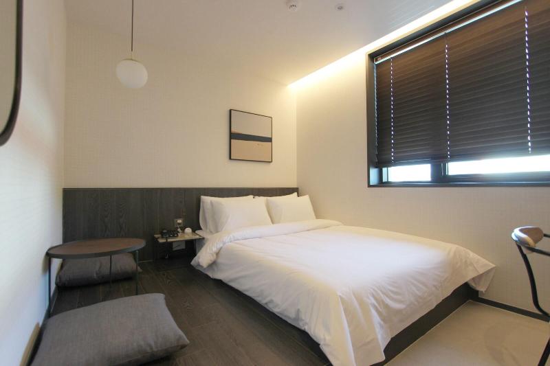 Seven Bricks Hotel image