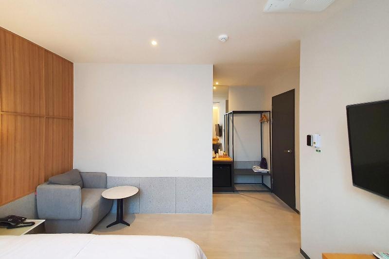 Seven Bricks Hotel image