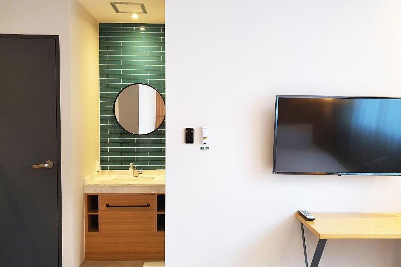 Seven Bricks Hotel image