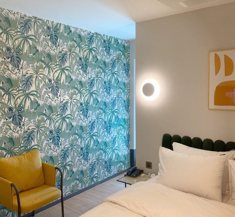 Seven Bricks Hotel image