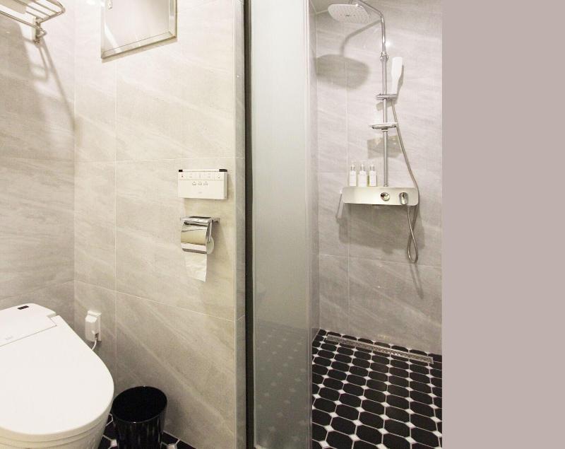 Seven Bricks Hotel image