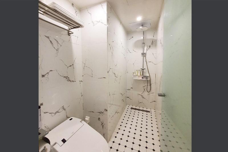 Seven Bricks Hotel image