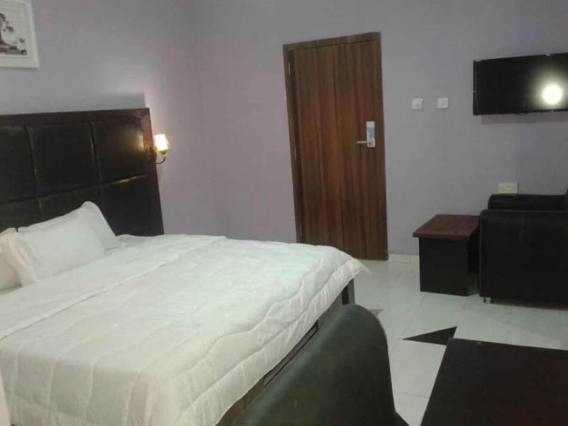 Demeg Hotel And Suites image