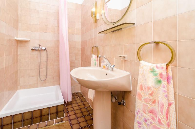 Rooms Mozara image
